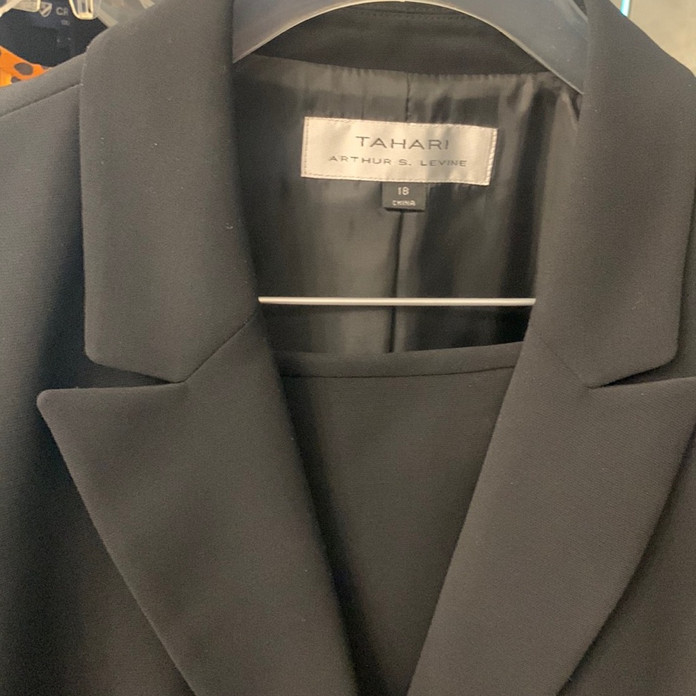 Tahari Arthur s Levine ladies 2 piece suit